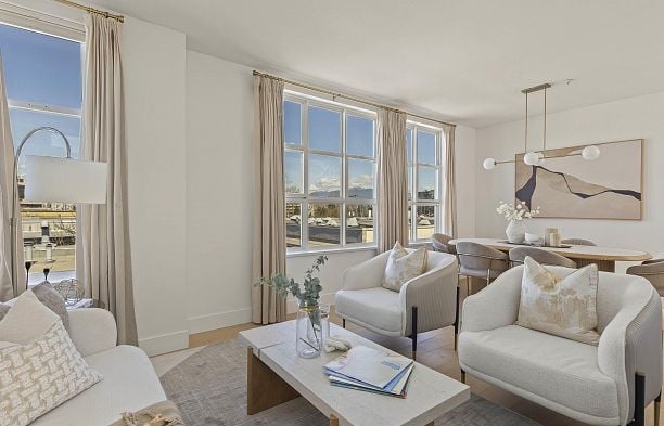 210 655 W 7th Avenue Fairview VW