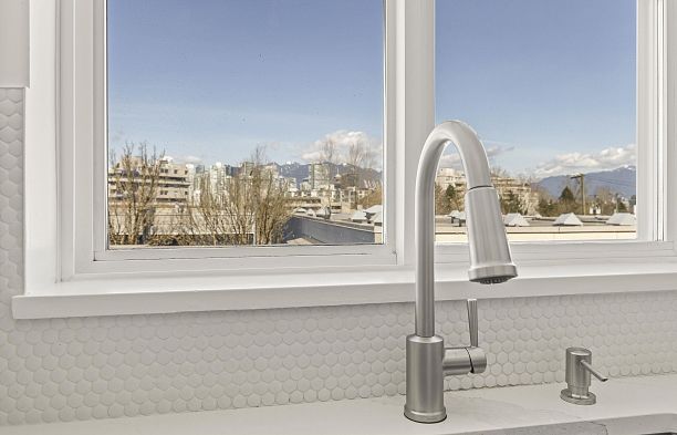 210 655 W 7th Avenue Fairview VW