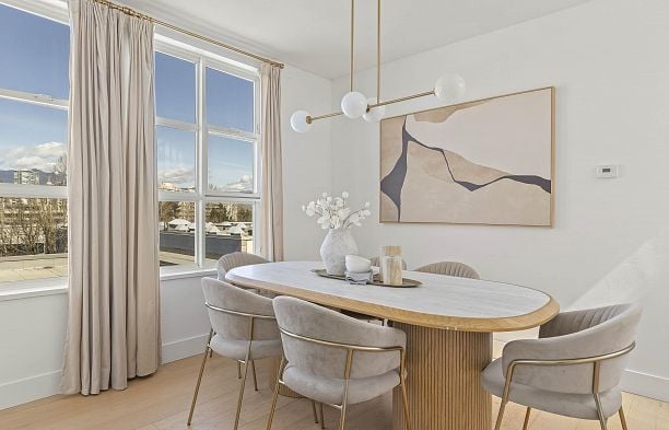 210 655 W 7th Avenue Fairview VW