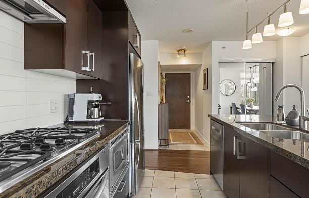 706 1650 W 7th Avenue Fairview VW