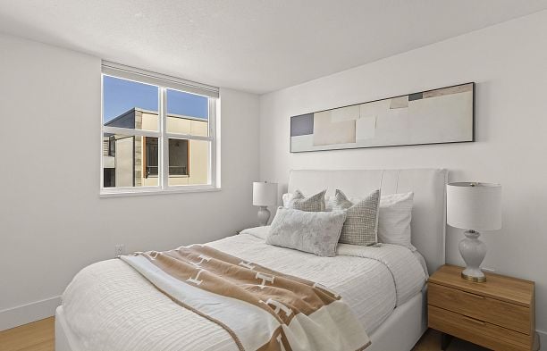 210 655 W 7th Avenue Fairview VW