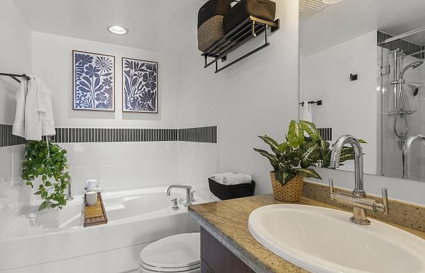 706 1650 W 7th Avenue Fairview VW