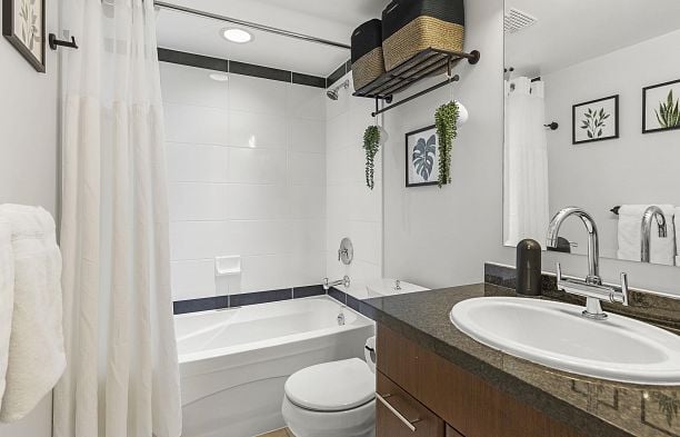 706 1650 W 7th Avenue Fairview VW