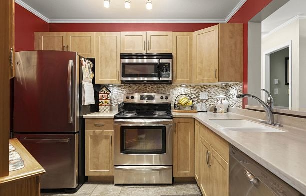 E102 628 W 12th Avenue Fairview VW