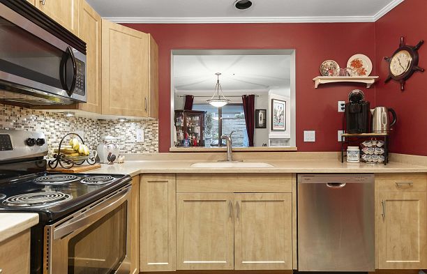 E102 628 W 12th Avenue Fairview VW