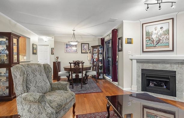 E102 628 W 12th Avenue Fairview VW