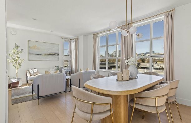 210 655 W 7th Avenue Fairview VW