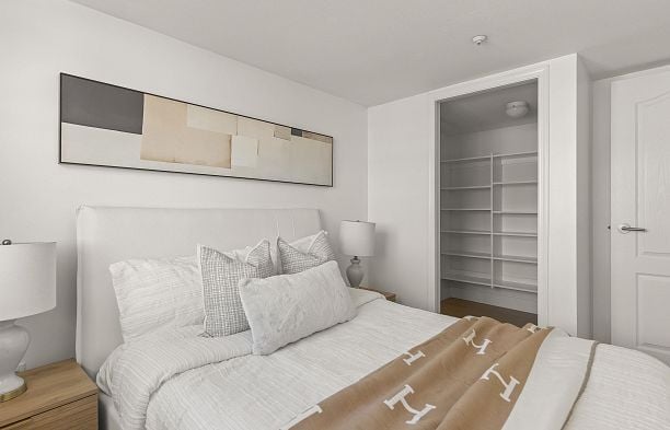 210 655 W 7th Avenue Fairview VW