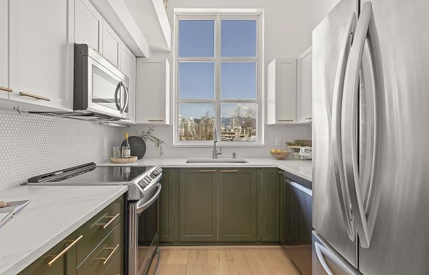 210 655 W 7th Avenue Fairview VW