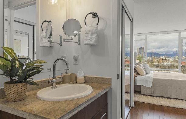 706 1650 W 7th Avenue Fairview VW