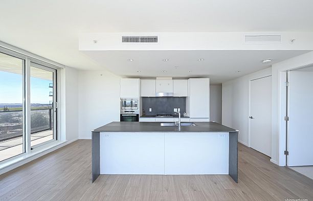 808 8555 Granville Street S.W. Marine