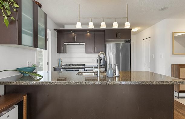 706 1650 W 7th Avenue Fairview VW