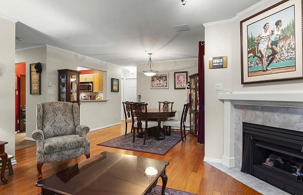 E102 628 W 12th Avenue Fairview VW