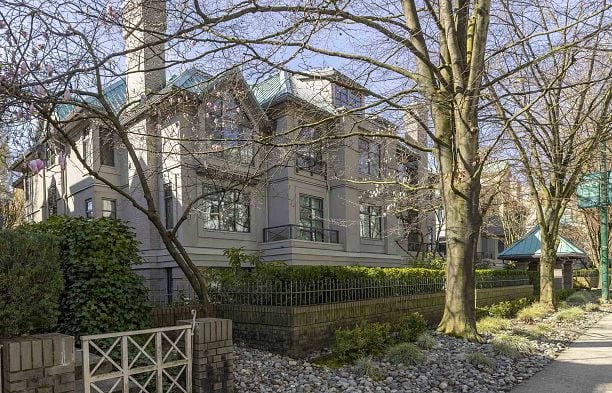 E102 628 W 12th Avenue Fairview VW