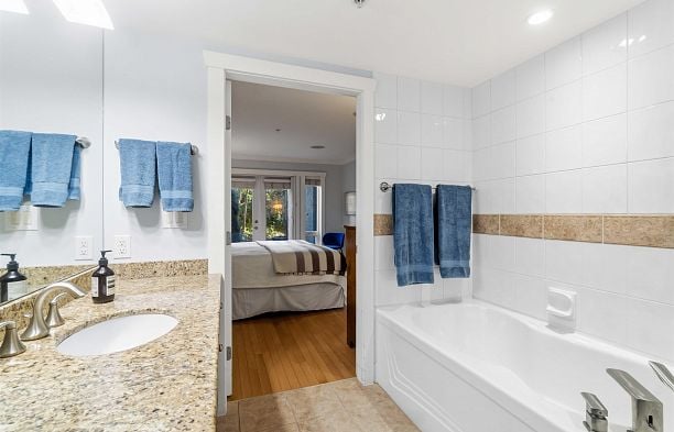 2420 Sasamat Street Point Grey