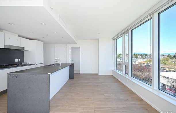 808 8555 Granville Street S.W. Marine