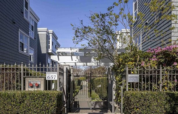 210 655 W 7th Avenue Fairview VW