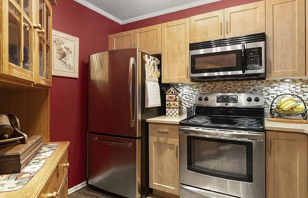 E102 628 W 12th Avenue Fairview VW