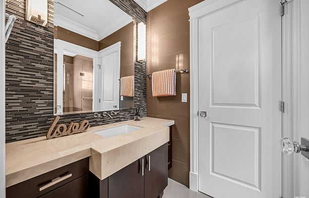 3176 W 35th Avenue MacKenzie Heights