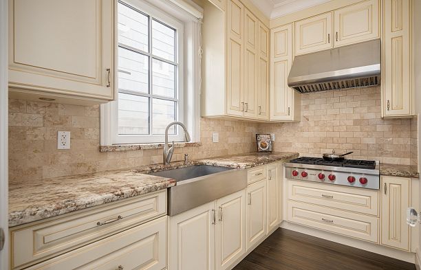 3176 W 35th Avenue MacKenzie Heights