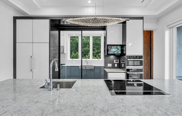 2328 Mcbain Avenue Quilchena