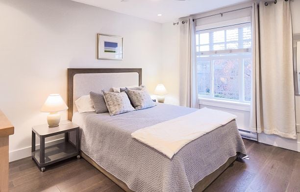 922 W 15th Avenue Fairview VW