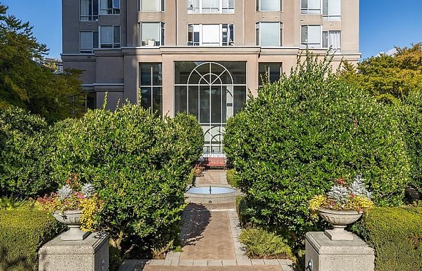 1302 2668 Ash Street Fairview VW