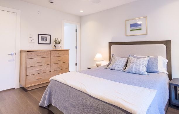 922 W 15th Avenue Fairview VW