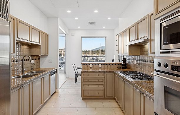 103 323 Jervis Street Coal Harbour