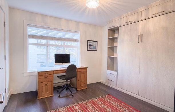 922 W 15th Avenue Fairview VW