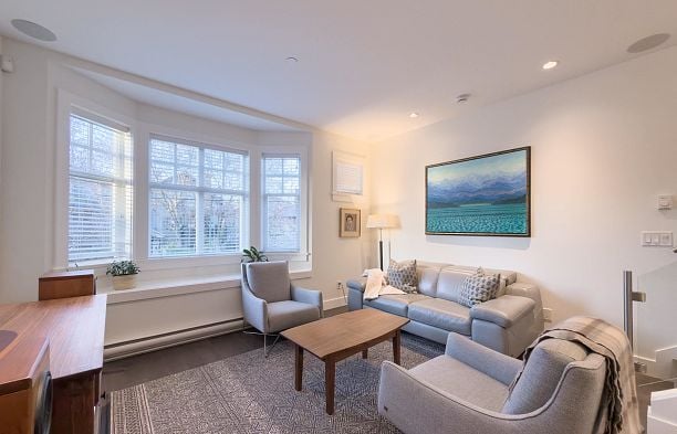 922 W 15th Avenue Fairview VW