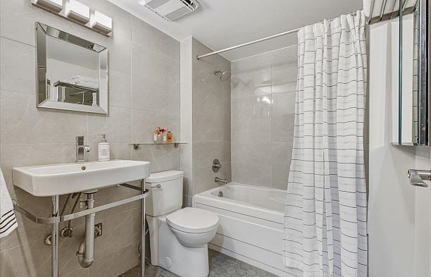 205 2438 Heather Street Fairview VW