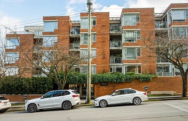 205 2438 Heather Street Fairview VW