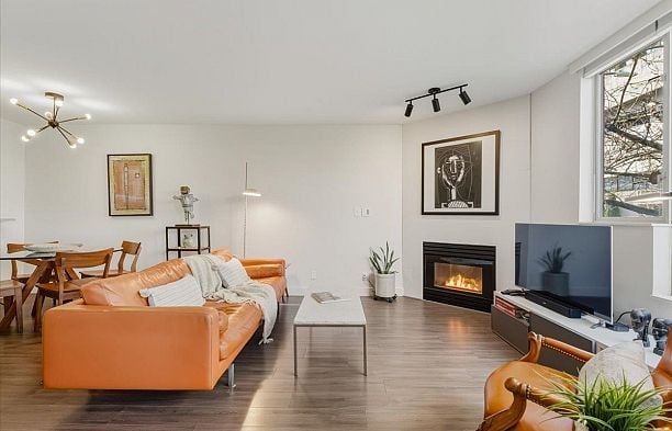 205 2438 Heather Street Fairview VW