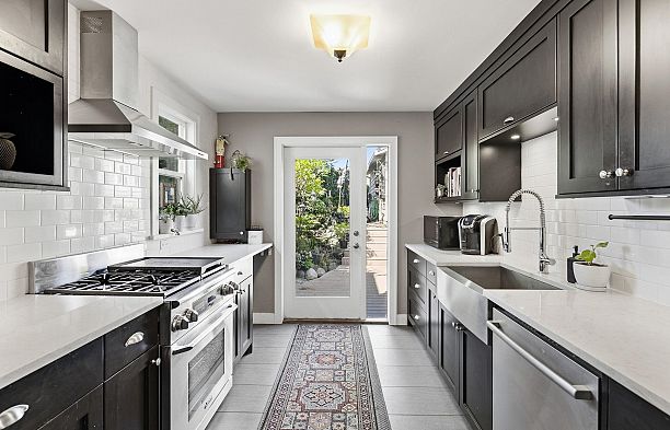 5655 Ontario Street Cambie