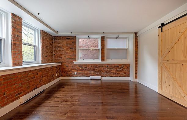 205 233 Abbott Street Downtown VW