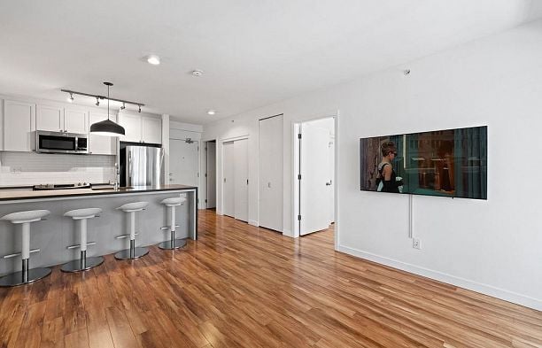 317 289 E 6th Avenue Mount Pleasant VE