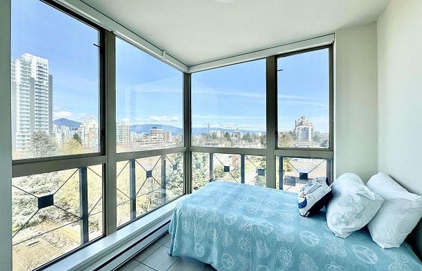 905 1316 W 11th Avenue Fairview VW