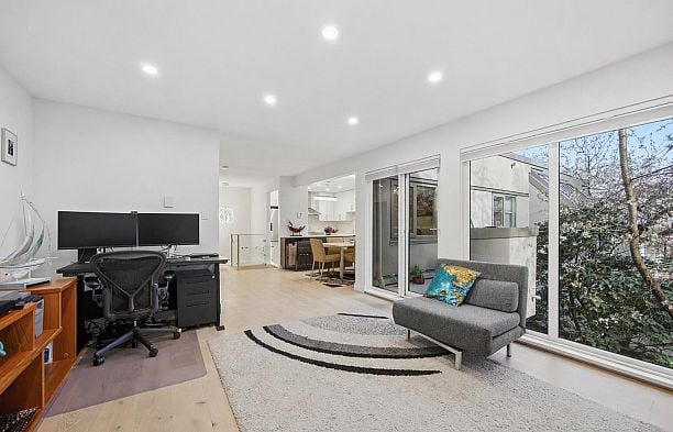 1326 W 7th Avenue Fairview VW