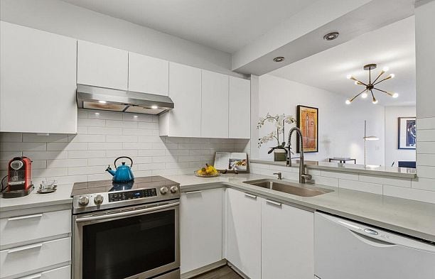 205 2438 Heather Street Fairview VW