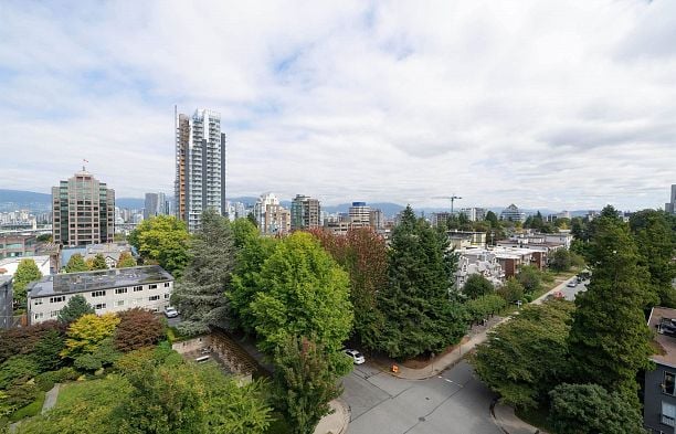 905 1316 W 11th Avenue Fairview VW