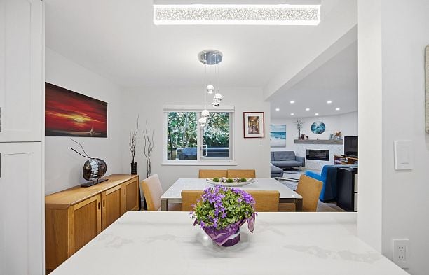 1326 W 7th Avenue Fairview VW