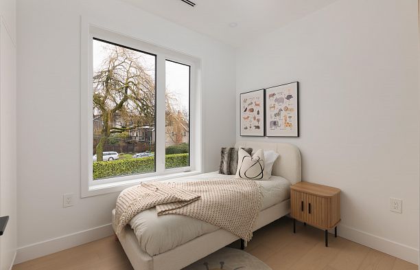 1 421 W 23rd Avenue Cambie
