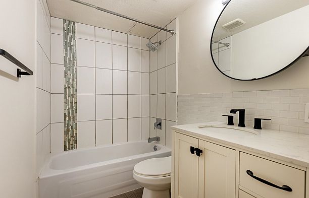 205 233 Abbott Street Downtown VW