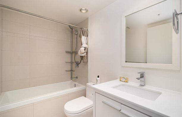 905 1316 W 11th Avenue Fairview VW