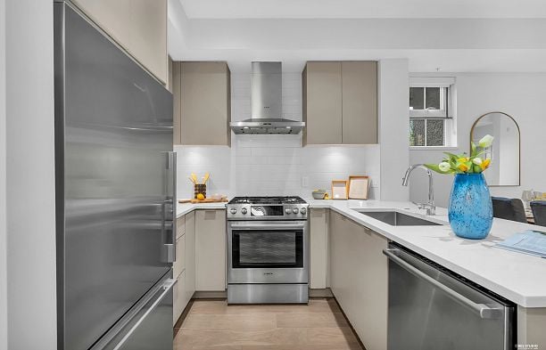 8576 Osler Street Marpole