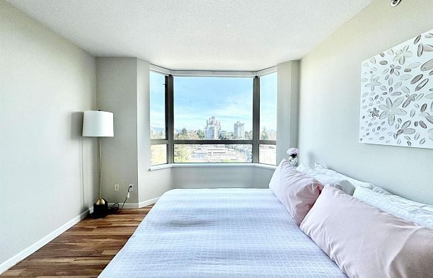 905 1316 W 11th Avenue Fairview VW