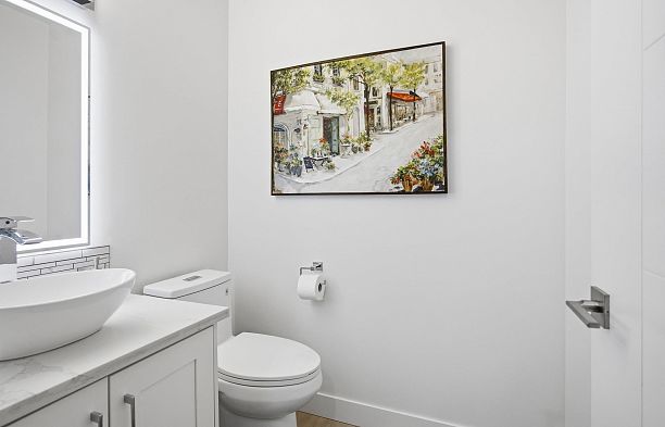 1326 W 7th Avenue Fairview VW