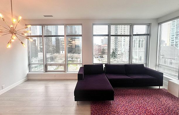 607 989 Nelson Street Downtown VW