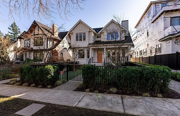 3530 W 43rd Avenue Southlands